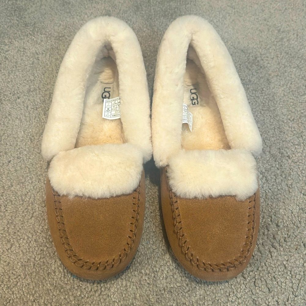 UGG | Dakota Spill Seam Moccasin Slippers In Chestnut Size 8